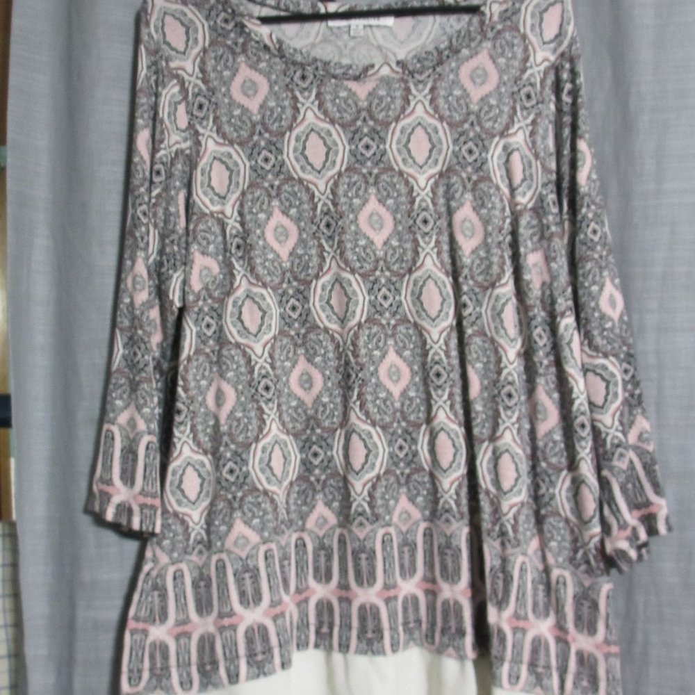 Rose and Olive size 1XL Pink/white and black blous
